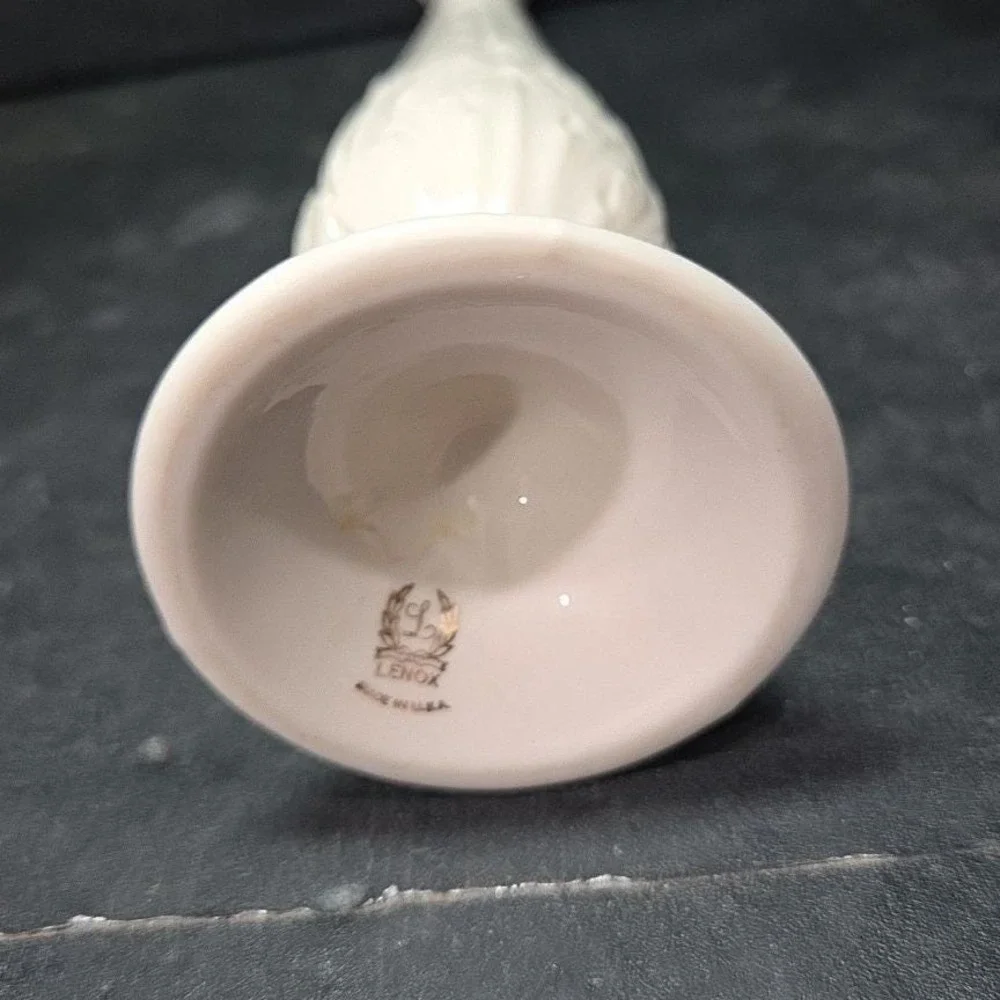Lenox Florentine Ivory White Bud Vase, Vintage Raised Leaf Pattern, Centerpiece